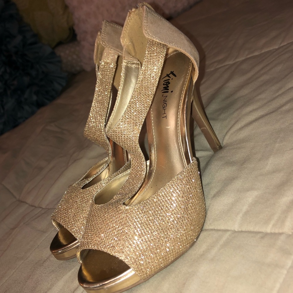 size 6 sparkly gold heels